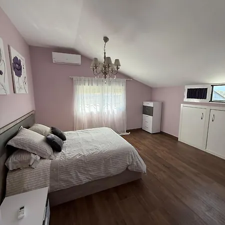 La Casa Amarilla El Barraco