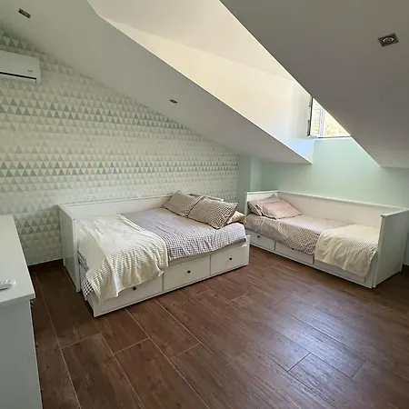 La Casa Amarilla