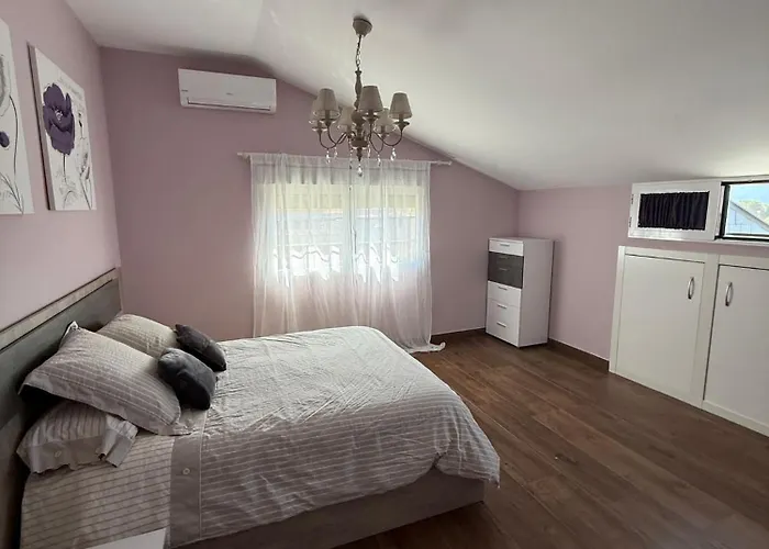 La Casa Amarilla El Barraco